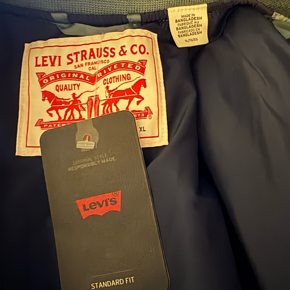 NWT Levi's Satin Bomber Jacket - Picture 4 of 4